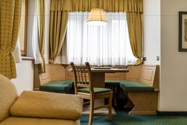 Junior Süit, Balkon