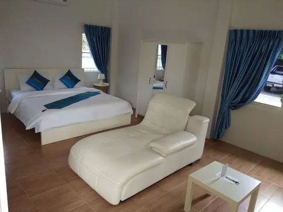 Deluxe Suite with Pool View