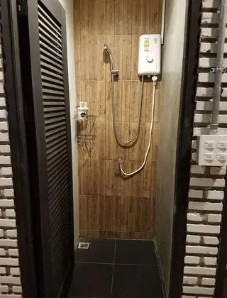 Mixed Shared Dormitory with Shared Bathroom