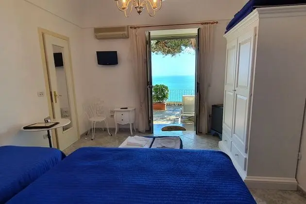 Üç Kişilik Oda