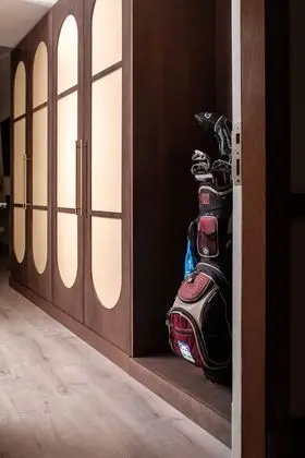 Oda, 1 En Büyük (King) Boy Yatak ve Çekyat, Balkon, Golf Manzaralı