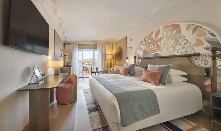 Oda, 1 En Büyük (King) Boy Yatak ve Çekyat, Balkon, Golf Manzaralı