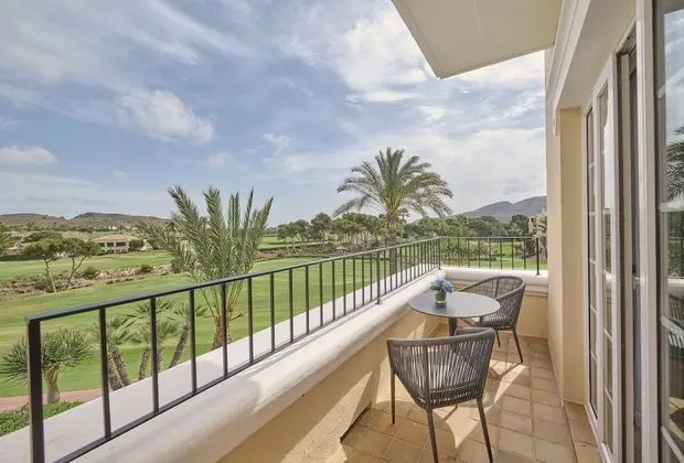 Oda, 1 En Büyük (King) Boy Yatak ve Çekyat, Balkon, Golf Manzaralı
