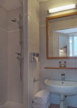 Traditional Tek Büyük Yataklı Oda