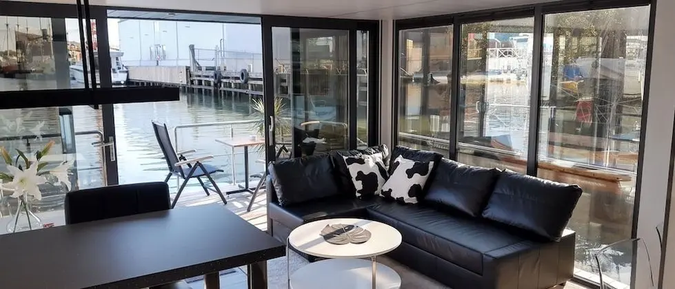 La Mare One (Private Houseboat)