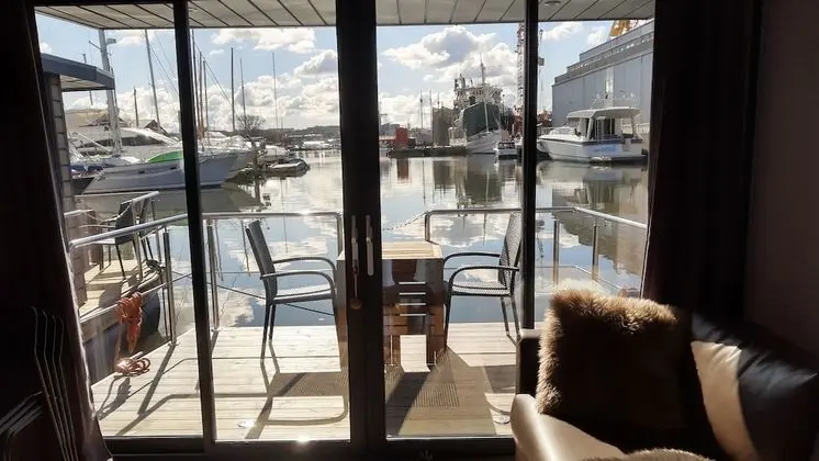 La Mare Three (Private Houseboat)