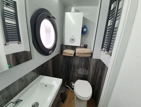 La Mare Three (Private Houseboat)