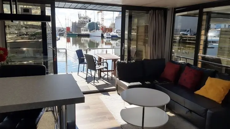 La Mare Two (Private Houseboat)