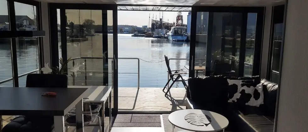La Mare Two (Private Houseboat)