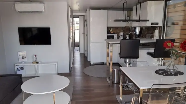 La Mare Two (Private Houseboat)