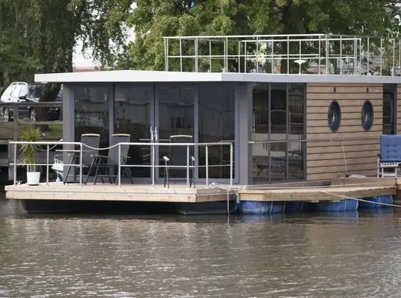 La Mare Two (Private Houseboat)
