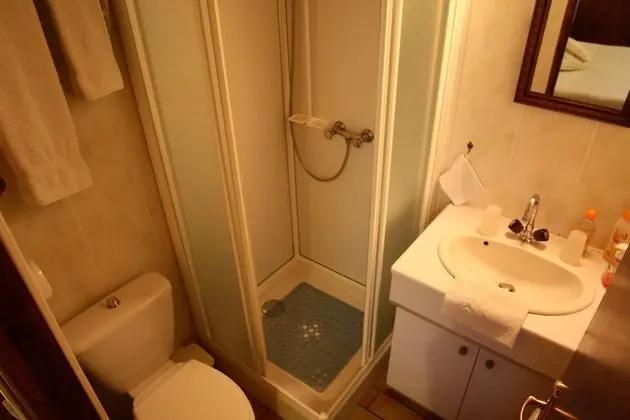 Standard Üç Kişilik Oda, Teras, Bahçe Manzaralı