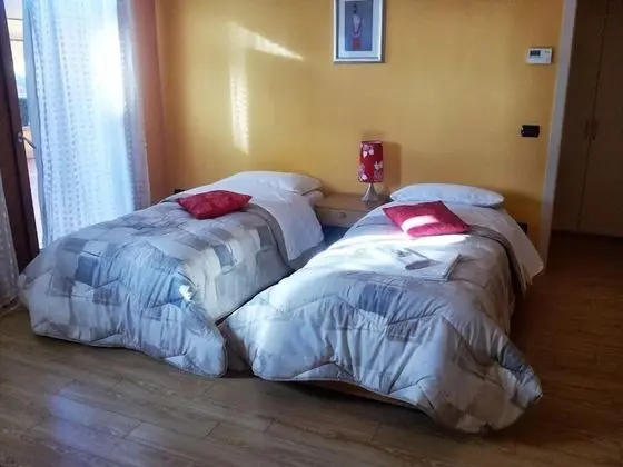 Büyük Yataklı Tek Kişilik Oda