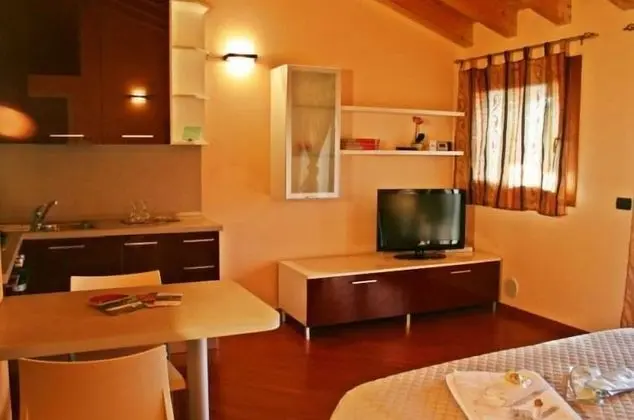 Büyük Yataklı Tek Kişilik Oda