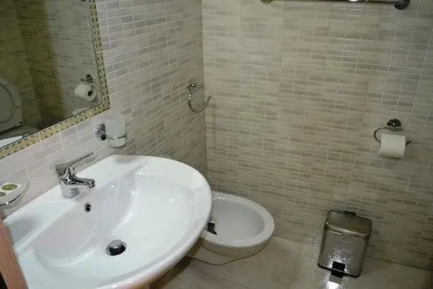 Üç Kişilik Oda