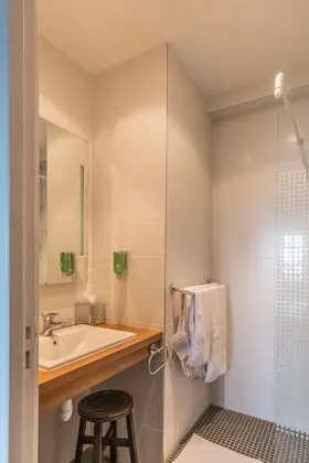Comfort Tek Büyük Yataklı Oda, Avlu Manzaralı