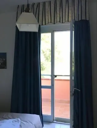 Tek Büyük veya İki Ayrı Yataklı Oda (Ravaccione)