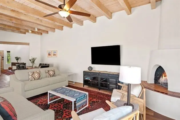 Ev (La Marta - Spacious and Contemporary,)