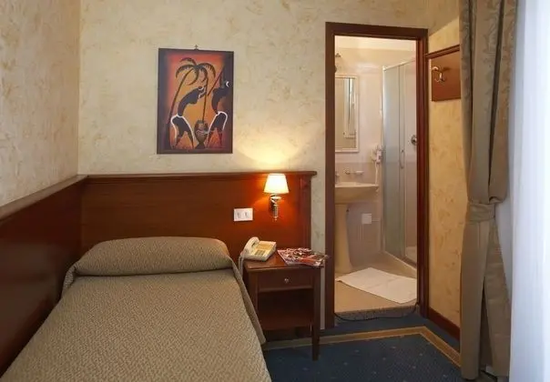 Tek Kişilik Oda, 1 Tek Kişilik Yatak, Sigara İçilmez