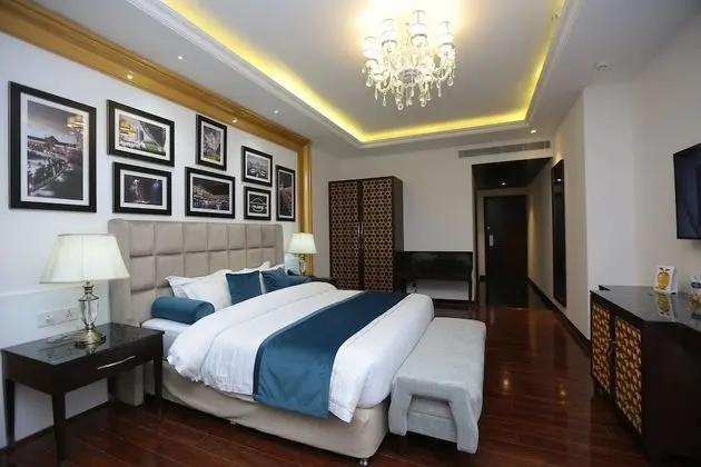 Club Oda, 1 En Büyük (King) Boy Yatak, Şehir Manzaralı