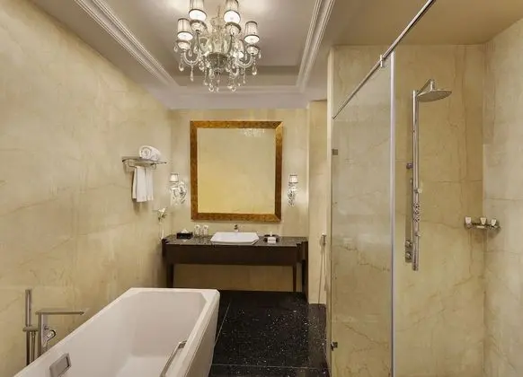 Club Oda, 1 En Büyük (King) Boy Yatak, Şehir Manzaralı