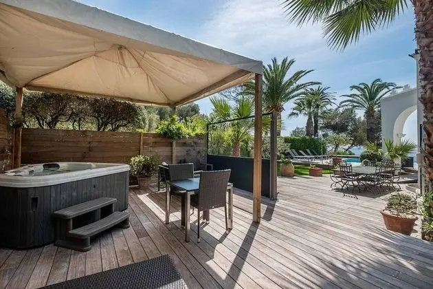 Junior Süit, Sıcak Su Küveti, Deniz Manzaralı