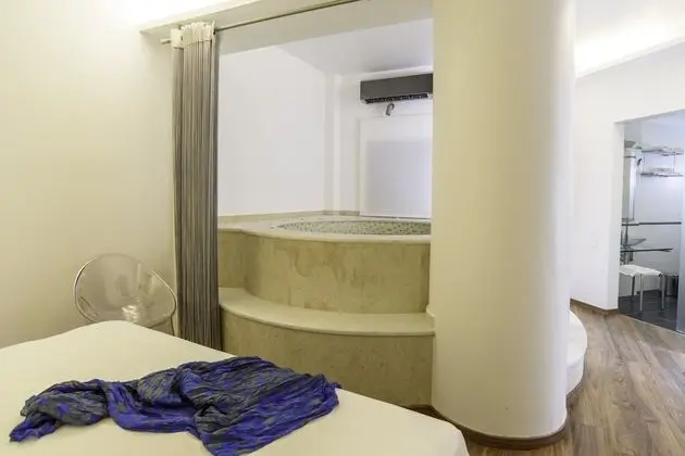 Honeymoon Süit, Sıcak Su Küveti
