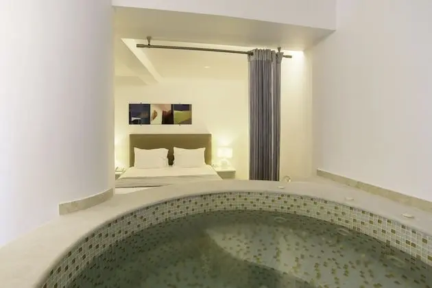 Honeymoon Süit, Sıcak Su Küveti