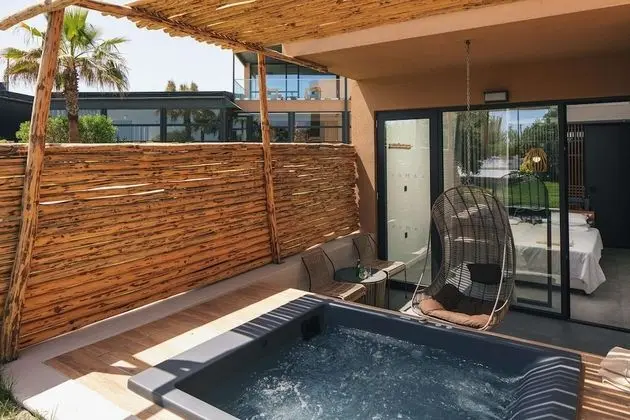 Double Room, Garden Level, Outdoor Jetted Tub