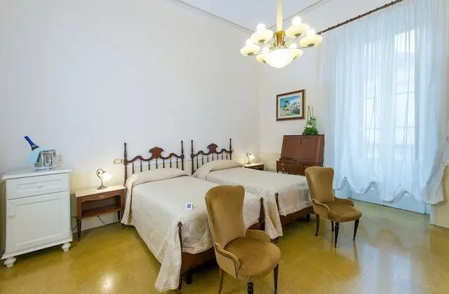 Büyük Yataklı Tek Kişilik Oda