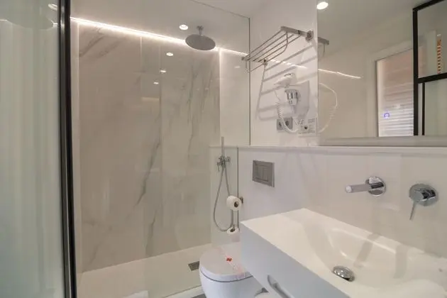 Superior Tek Büyük Yataklı Oda, Balkon, Şehir Manzaralı