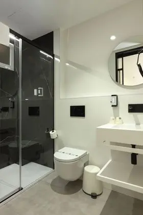 Superior Tek Büyük Yataklı Oda, Balkon, Şehir Manzaralı