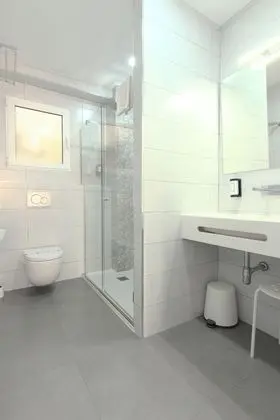 Superior Tek Büyük Yataklı Oda, Balkon, Şehir Manzaralı