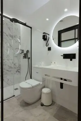 Superior Tek Büyük Yataklı Oda, Balkon, Şehir Manzaralı