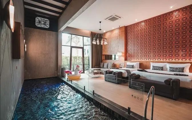 Pool Villa Family