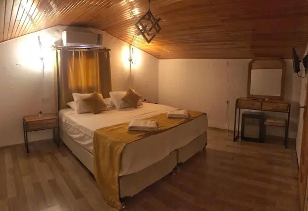 Çatı Katı Oda
