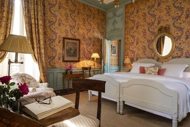 Large Deluxe Room