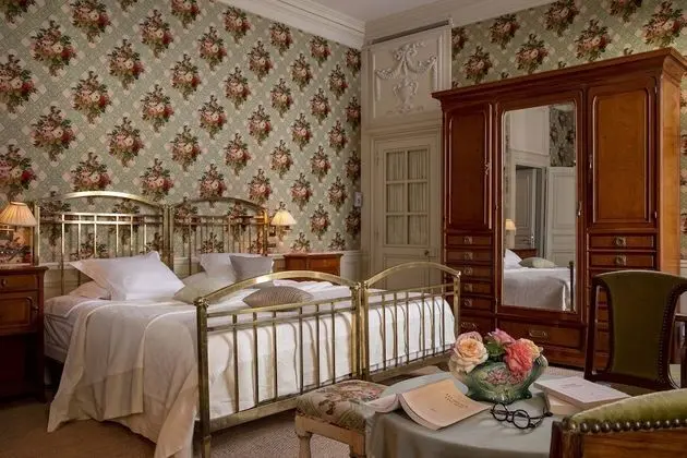 Large Deluxe Room