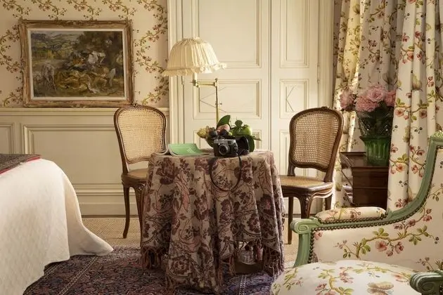 Large Deluxe Room