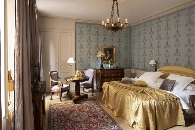 Large Deluxe Room