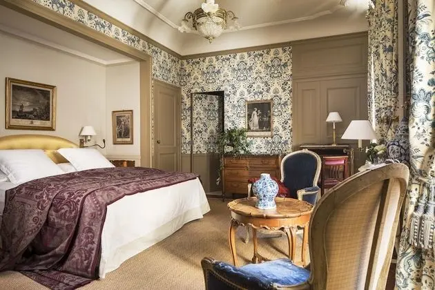 Large Deluxe Room