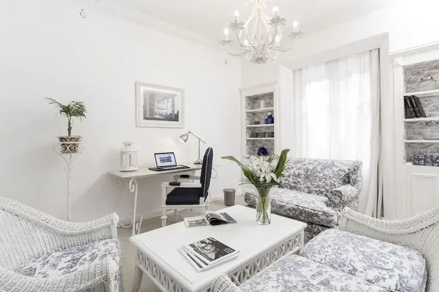 Oda, 1 En Büyük (King) Boy Yatak (Corporate Flat)