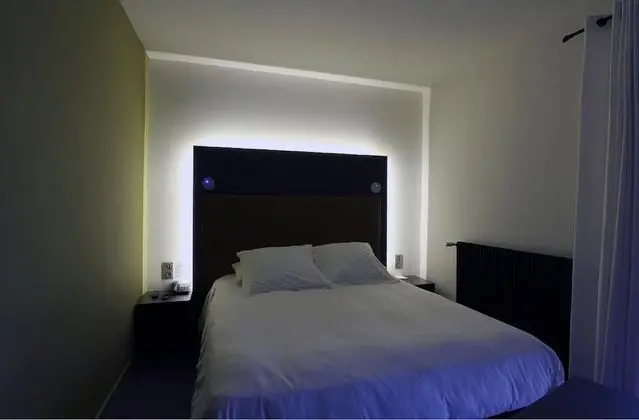 Classic Tek Büyük Yataklı Oda