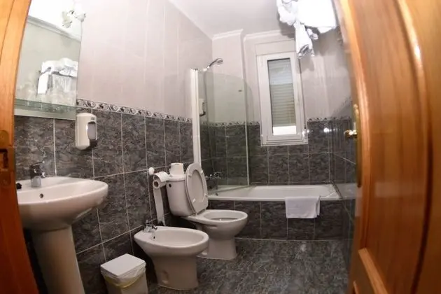 Üç Kişilik Oda