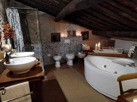 Deluxe Süit, Jakuzi (Pasolini)