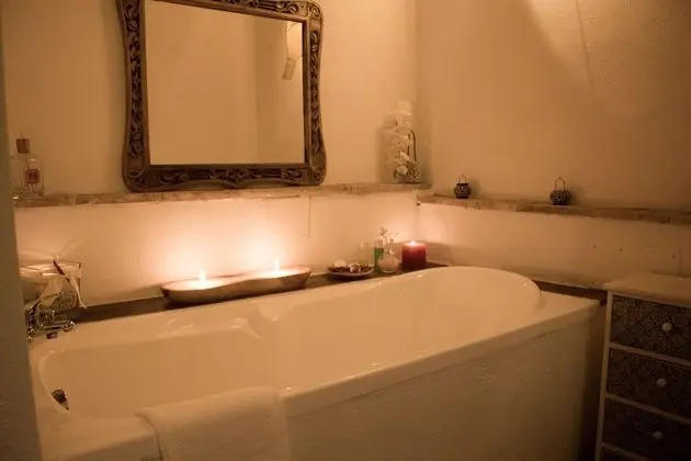 Romantic Tek Büyük Yataklı Oda (Nancy)