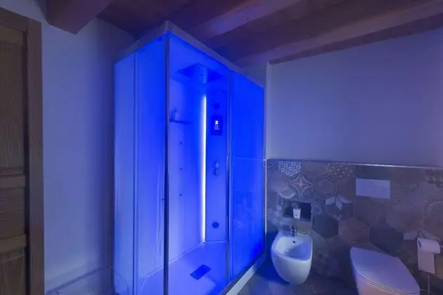 Superior Oda, Jakuzi (SPA shower)