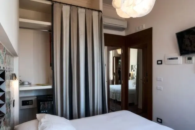 Tek Büyük veya İki Ayrı Yataklı Oda, 1 Çift Kişilik veya 2 Tek Kişilik Yatak, Deniz Manzaralı