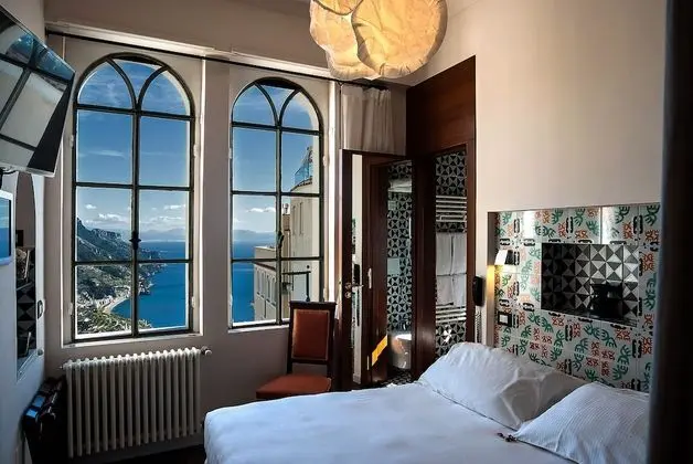Tek Büyük veya İki Ayrı Yataklı Oda, 1 Çift Kişilik veya 2 Tek Kişilik Yatak, Deniz Manzaralı