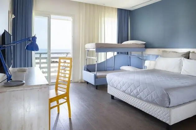 Dört Kişilik Oda, Balkon, Deniz Manzaralı